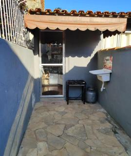 Charmosa e Aconchegante Edícula com Ar Condicionado - 8