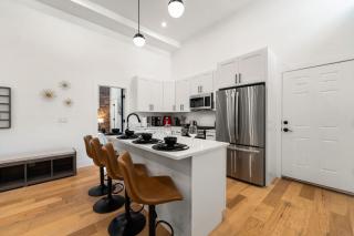 Vibrant West Town Apartment Perfect for Families - 8