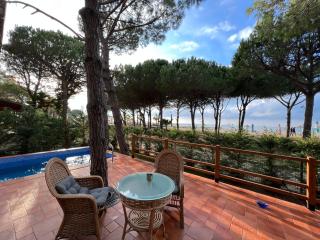 Beachfront villa in Qerret beach with a private pool - 1