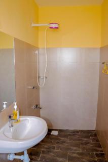 2 bed room ensuite makasembo - 3