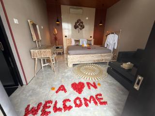 The Jungle Sunrise Private Room and Jacuzzi - 9