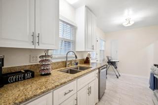 Steps to the Beach - Games - Free Parking - 3