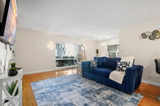 Steps to the Beach - Games - Free Parking - 2