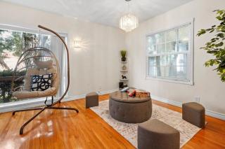 Steps to the Beach - Games - Free Parking - 1