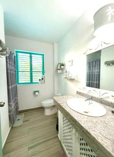 La Dolce Vita Beachfront Apt 2 - 6