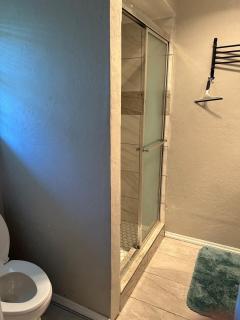 Great Edmond home, near OKC with 3 beds, Wi-fi, cold AC, and central heat, fully fenced backyard - 3