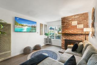 Steps to Beach - Beach Essentials Provided! - 1