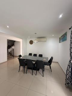 4BR Town House Cantonments, Pool, Private Garden - 5