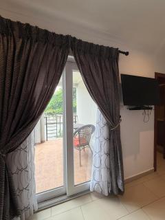 4BR Town House Cantonments, Pool, Private Garden - 1