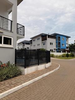 4BR Town House Cantonments, Pool, Private Garden - 1