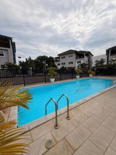 4BR Town House Cantonments, Pool, Private Garden - 2