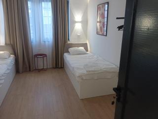 Travel Hub Hostel - 3