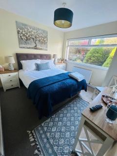 Four Seasons B&B, Ground floor room, private bathroom,3rd floor loft living area & continental breakfast - 8