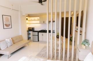 Bright Modern Stay with Balcony & Ocean Breeze - 4