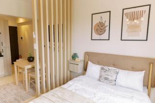 Bright Modern Stay with Balcony & Ocean Breeze - 7