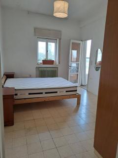 LincolnST 2 and a half rooms w piano - 7