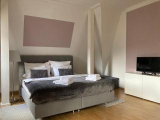 Villa Schlossblick I - Entspannung in exklusiver Ferienwohnung mit Panoramablick, Parkplatz, WLAN, Smart-TV - 4