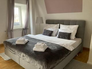 Villa Schlossblick I - Entspannung in exklusiver Ferienwohnung mit Panoramablick, Parkplatz, WLAN, Smart-TV - 8