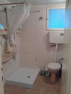 LincolnST 2 and a half rooms w piano - 1