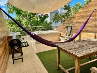 Penthouse Terraza & Jacuzzi Panorámicos, playas-cenotes y la Quinta Avenida todo caminando a 10 minutos! Muy amplio 2 niveles, excelente ubicación centro de Playa del Carmen, cerca de restaurantes, bares, área de coworking incluida para nómadas digitales! - 2