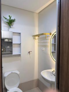 2 BR Modern Apartment Near the Airport - 1