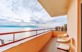 Beachfront Central Apartments - 6