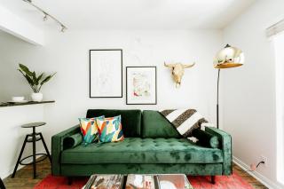 Neon Cool with Pool, Clarksville by Downtown FREE PARKING - 3