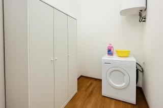 Cosy Long-Term Apartment with Free Parking - 1