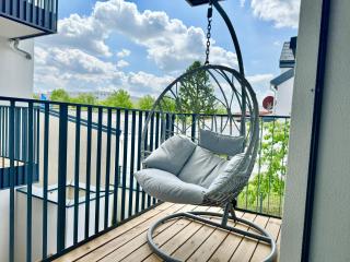 Modern Apartment with Balcony & Free Parking - 0