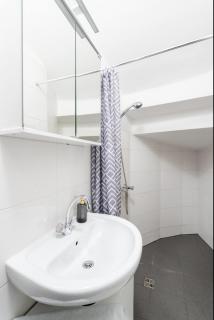 Central Stone Stylish Apartment - 9