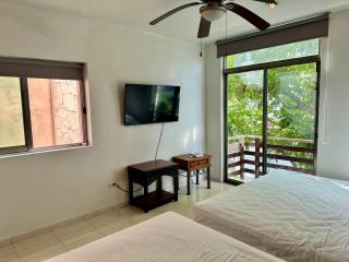 Penthouse Terraza & Jacuzzi Panorámicos, playas-cenotes y la Quinta Avenida todo caminando a 10 minutos! Muy amplio 2 niveles, excelente ubicación centro de Playa del Carmen, cerca de restaurantes, bares, área de coworking incluida para nómadas digitales! - 2