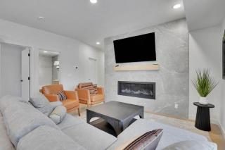 3 Bedroom with Heated Outdoor Pool and Hottub! - 1