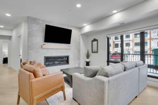 3 Bedroom with Heated Outdoor Pool and Hottub! - 2