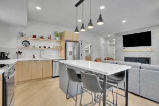 3 Bedroom with Heated Outdoor Pool and Hottub! - 7