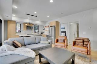 3 Bedroom with Heated Outdoor Pool and Hottub! - 5