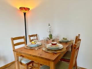 Happy Home near Airport - Free Parking - 4