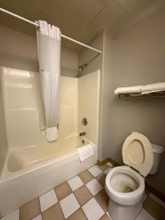 Relax Inn & Suites - 6