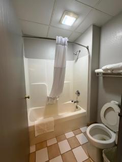 Relax Inn & Suites - 3