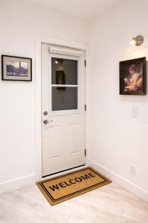 Cozy Deep Cove Retreat Near Quarry Rock Hike - 5