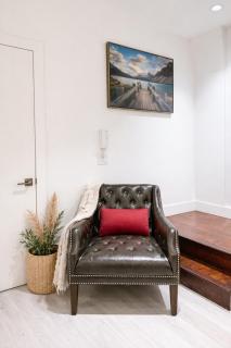 Cozy Deep Cove Retreat Near Quarry Rock Hike - 6