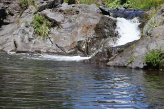 Vista al volcán con tinaja y río en Conguillío - 5