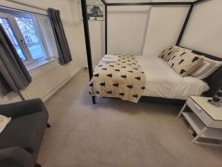 Modern North Shields Home - Perfect for Short or Long Stays - 2