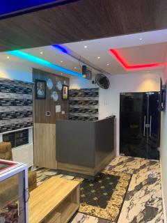 Luxe Skyside Hotel - 1