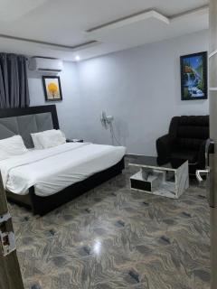 Luxe Skyside Hotel - 3