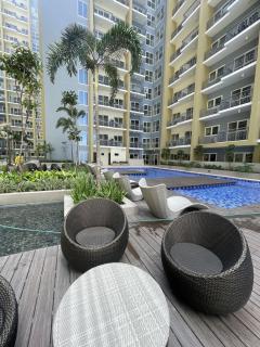 Sunset Retreat - 4 Bedroom Home near Solaire 14pax - 5
