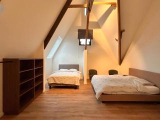 Spacious 3-Floor Holiday Home for 8 Guests - 8