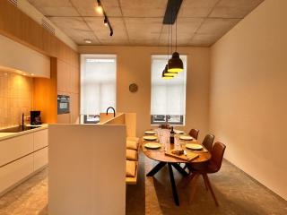 Spacious 3-Floor Holiday Home for 8 Guests - Bree - 9