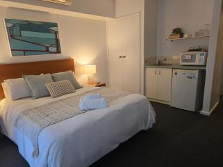 Waterside Apartment- Mandurah - With Jetty - 6