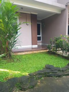Guest House Omah Ningrat Bogor - 0