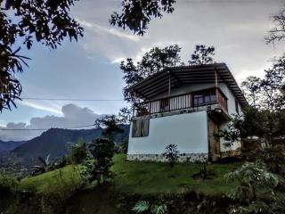 Country cabin with panoramic view among clouds - cabaña refugio entre nubes - 0